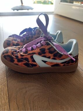 DV by Dolce Vita Kids Veranda Leopard Print Sneakers with Sparkle Purple Laces